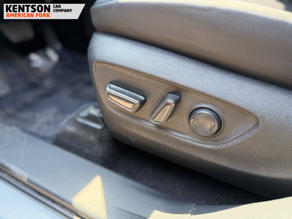Used 2025 Toyota Highlander XLE AWD/4WD image 29