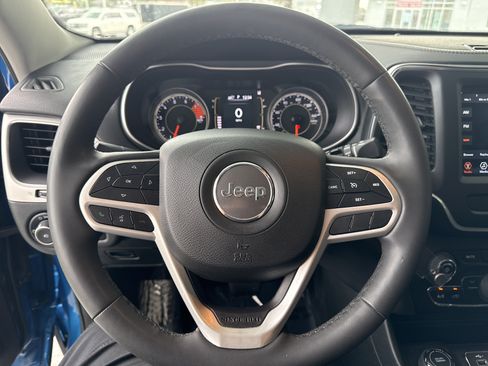 Used 2022 Jeep Cherokee Latitude w/ Sun & Sound Group AWD/4WD image 17