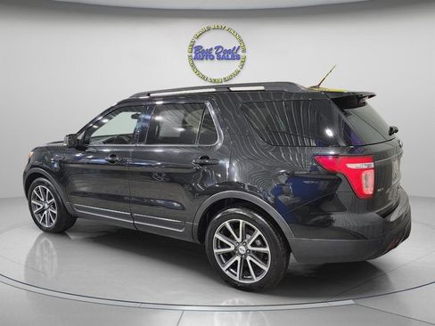 Used 2015 Ford Explorer XLT w/ Equipment Group 202B image 4