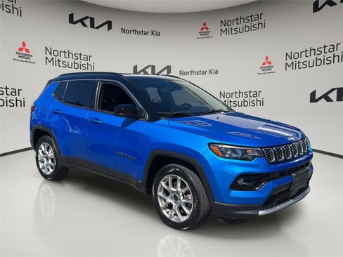 Used 2025 Jeep Compass Limited AWD/4WD image 7