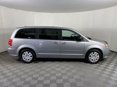 Used 2017 Dodge Grand Caravan SE w/ Power Window Group FWD image 5