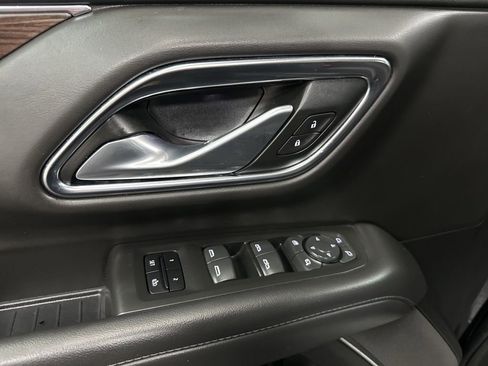 Used 2022 Chevrolet Tahoe Z71 w/ Luxury Package AWD/4WD image 17