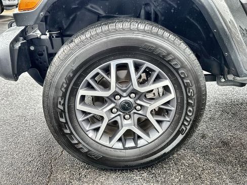 Used 2025 Jeep Wrangler Sahara image 31