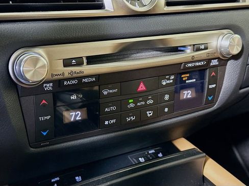 Used 2016 Lexus GS 200t image 18