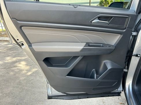 Used 2023 Volkswagen Atlas SE w/ Black Wheel Package image 61