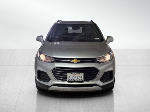 Used 2019 Chevrolet Trax LT w/ LT Convenience Package image 2