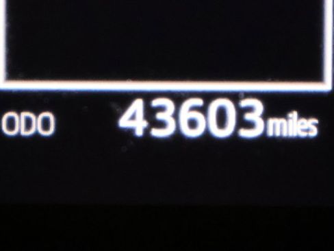 Certified 2020 Toyota Camry SE image 25