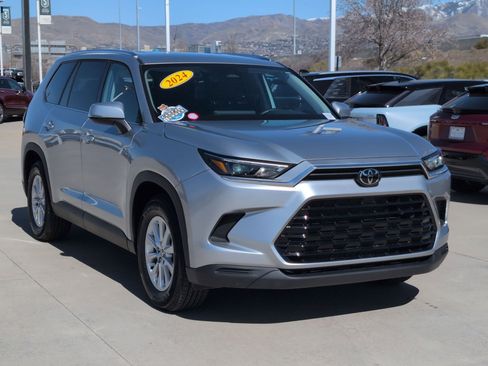 Used 2024 Toyota Grand Highlander XLE image 8