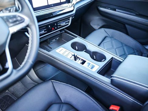 New 2026 Volkswagen Atlas SE image 32