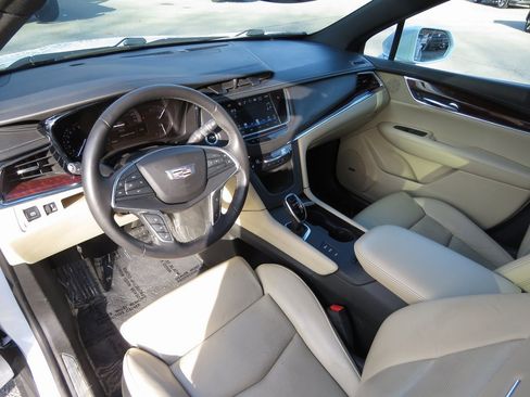 Used 2017 Cadillac XT5 Premium Luxury image 12