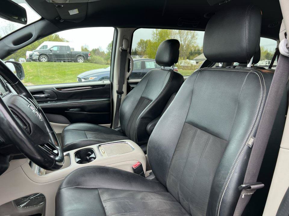 Used 2019 Dodge Grand Caravan SXT FWD image 3