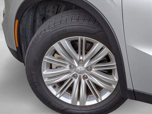 Used 2023 Mitsubishi Outlander ES image 10