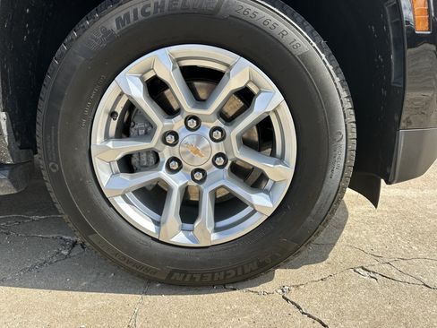 Certified 2025 Chevrolet Suburban LT RWD image 13
