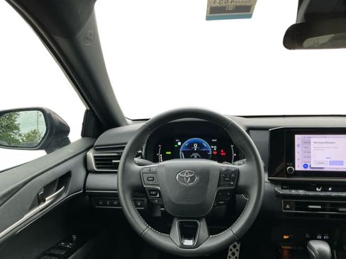 Used 2025 Toyota Camry SE FWD image 12