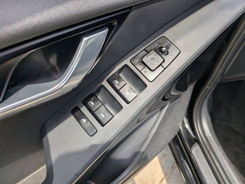 Certified 2024 Kia Niro EX FWD image 19