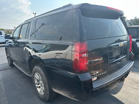 Used 2017 Chevrolet Suburban LT RWD image 6