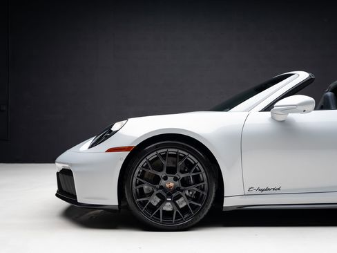 Used 2026 Porsche 911 Targa 4 GTS w/ Premium Package AWD/4WD image 21