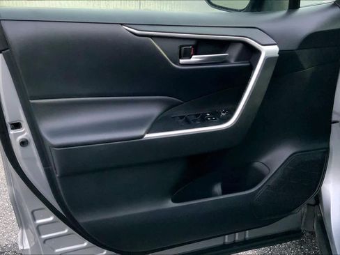 Used 2021 Toyota RAV4 XLE image 21