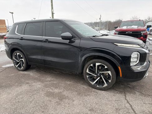 Used 2022 Mitsubishi Outlander SE image 3