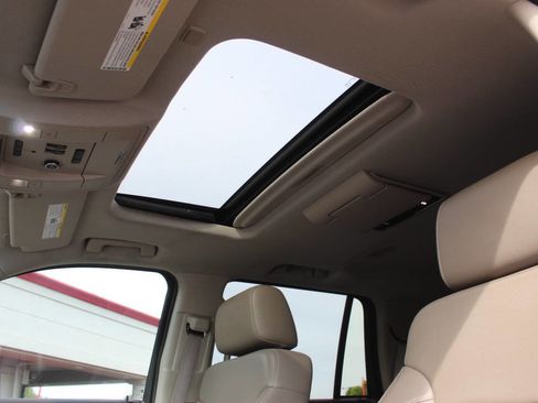 Used 2015 Chevrolet Tahoe LTZ AWD/4WD image 27