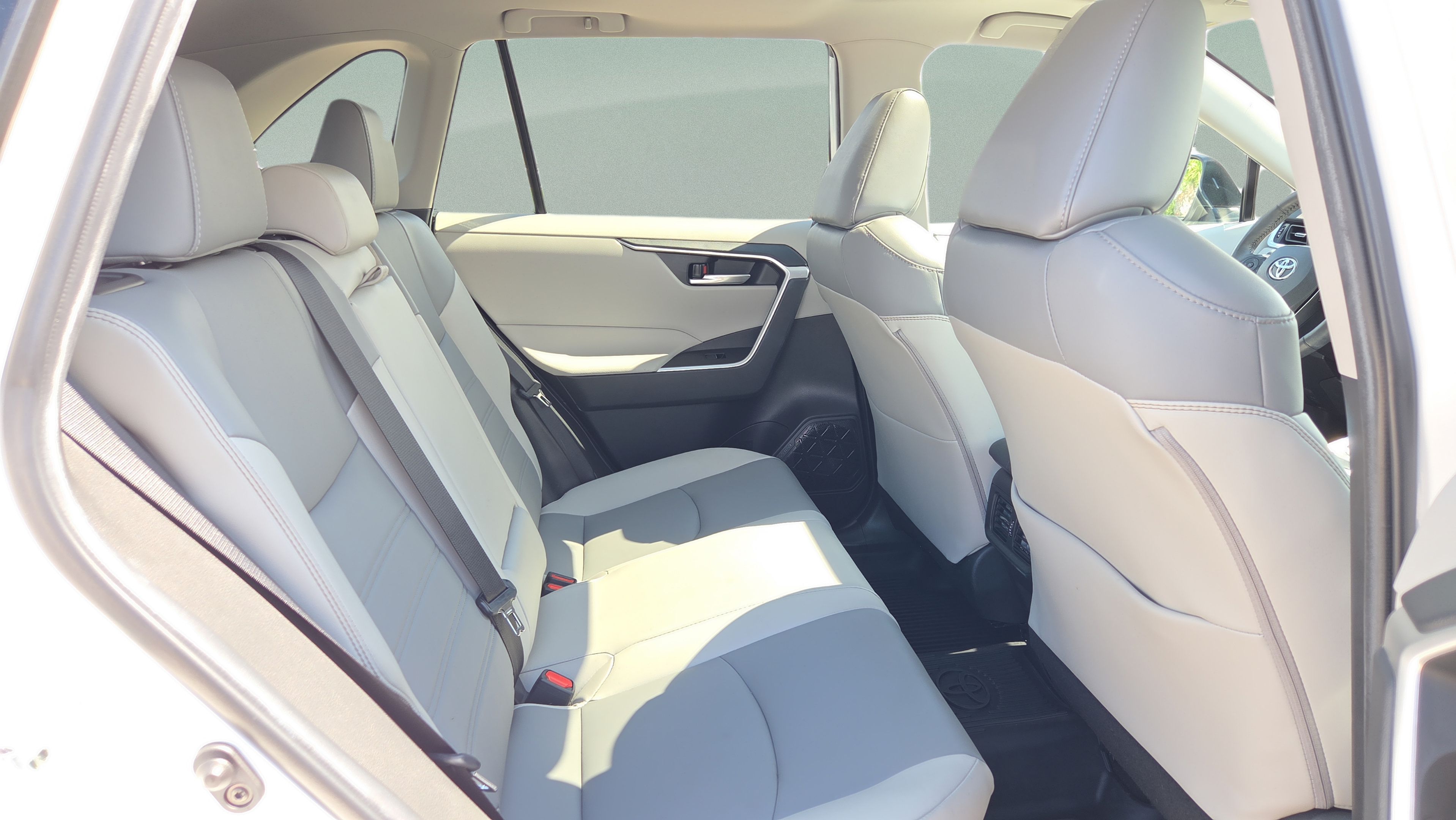 Certified 2023 Toyota RAV4 XLE Premium AWD/4WD image 16