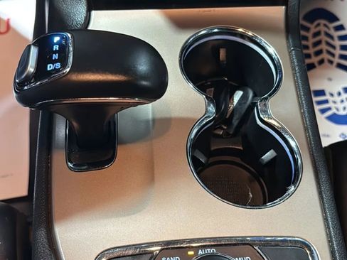 Used 2015 Jeep Grand Cherokee Limited image 27