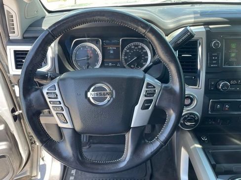 Used 2019 Nissan Titan PRO-4X w/ Pro-4x Convenience Package AWD/4WD image 15
