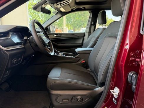 New 2026 Jeep Grand Cherokee Laredo AWD/4WD image 13