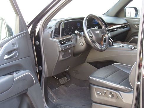 Used 2021 Cadillac Escalade ESV Premium Luxury w/ LPO, Radiant Package AWD/4WD image 9