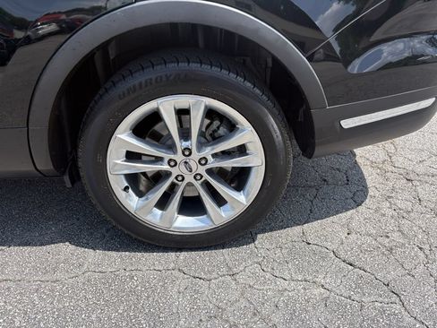 Used 2018 Ford Explorer Limited w/ Ford Safe & Smart Package FWD image 16