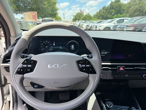 Certified 2023 Kia Niro Wind FWD image 11
