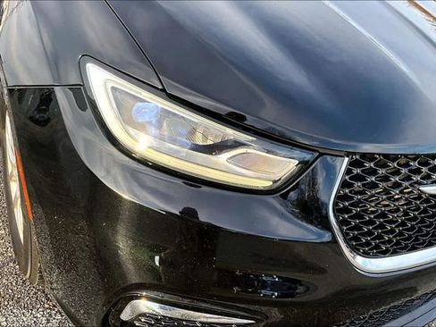 Used 2024 Chrysler Pacifica Touring-L image 29