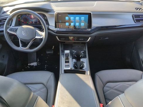 Used 2024 Volkswagen Atlas Cross Sport SE image 25