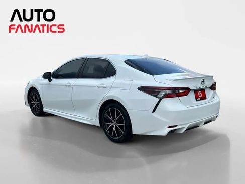 Used 2021 Toyota Camry SE FWD image 3