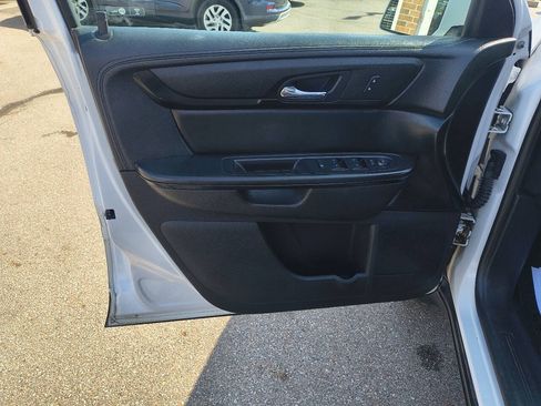 Used 2017 Chevrolet Traverse LT w/ Style and Technology Package FWD image 20