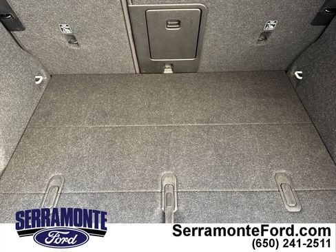 Used 2025 Volvo XC40 B5 Plus image 16