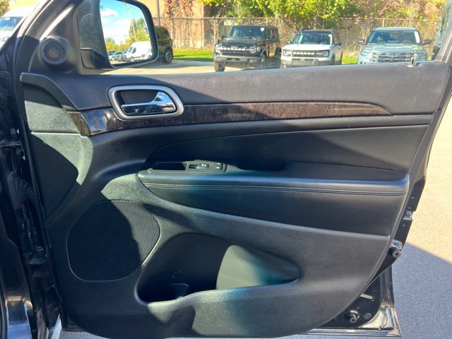 Used 2012 Jeep Grand Cherokee Laredo w/ Laredo E Group AWD/4WD image 10