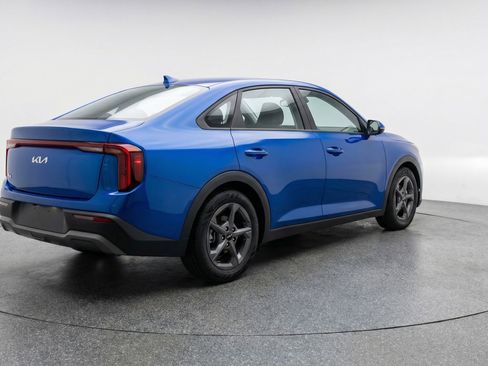 Used 2025 Kia K4 LXS image 9