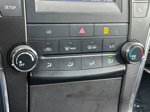 Used 2017 Toyota Camry SE image 21