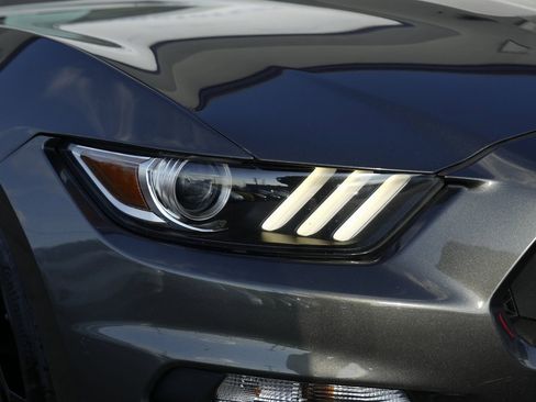 Used 2017 Ford Mustang Shelby GT350 image 33