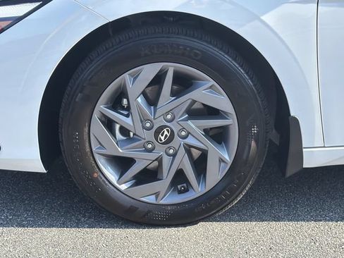 Certified 2026 Hyundai Elantra Hybrid FWD image 11