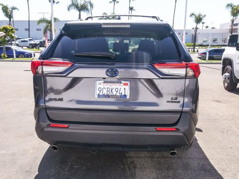 Used 2022 Toyota RAV4 LE image 9