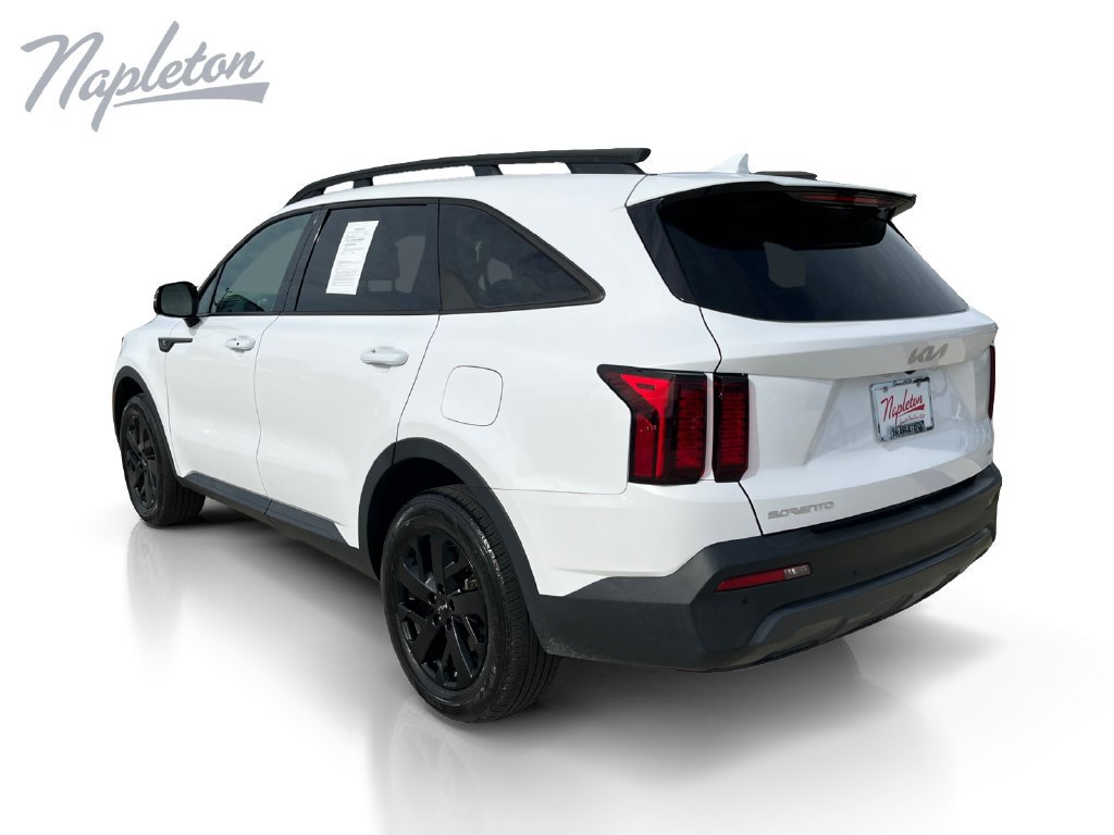 Used 2023 Kia Sorento S w/ Panoramic Sunroof Package AWD/4WD image 3