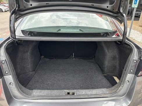 Used 2022 Nissan Versa SV image 11