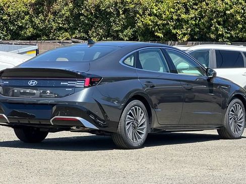Used 2026 Hyundai Sonata Limited FWD image 5