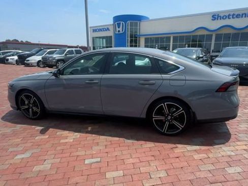 Used 2025 Honda Accord Sport image 8