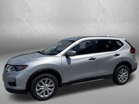 Used 2017 Nissan Rogue S AWD/4WD image 2
