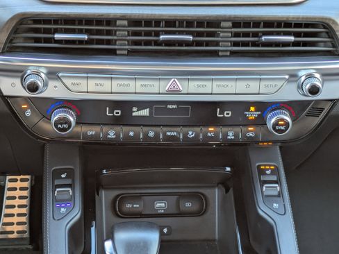 Used 2022 Kia Telluride SX w/ SX Prestige Package image 20