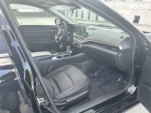 Used 2024 Nissan Altima 2.5 SV FWD image 29