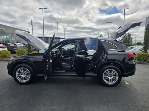 Used 2025 Mercedes-Benz GLC 300 4MATIC image 12